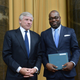 Stephen Henderson receives his Pulitzer Prize from Columbia University President Lee Bollinger in 2014. (Pulitzer Prizes)